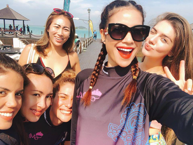 Phạm Hương bị che mờ vòng một trên kênh truyền hình Indonesia vì trang phục quá hở?